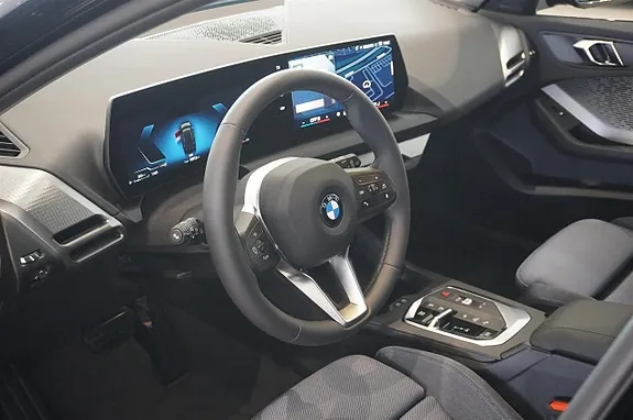 BMW 1 Series 2026 photo 2