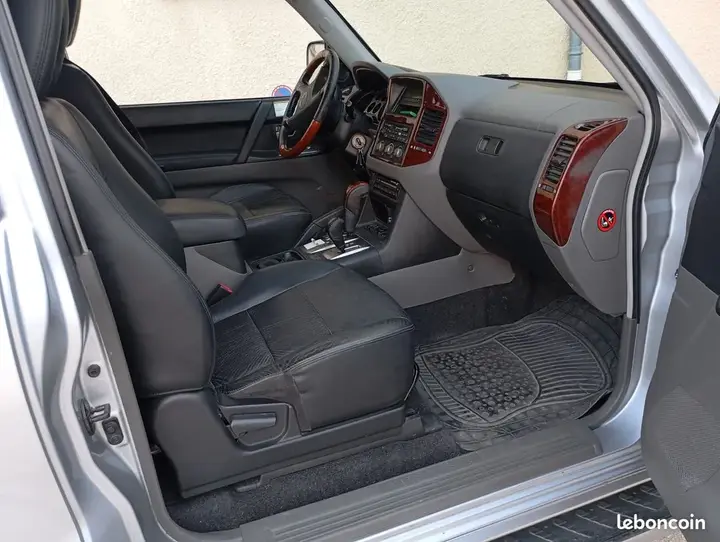 Mitsubishi Pajero 2004 photo 2