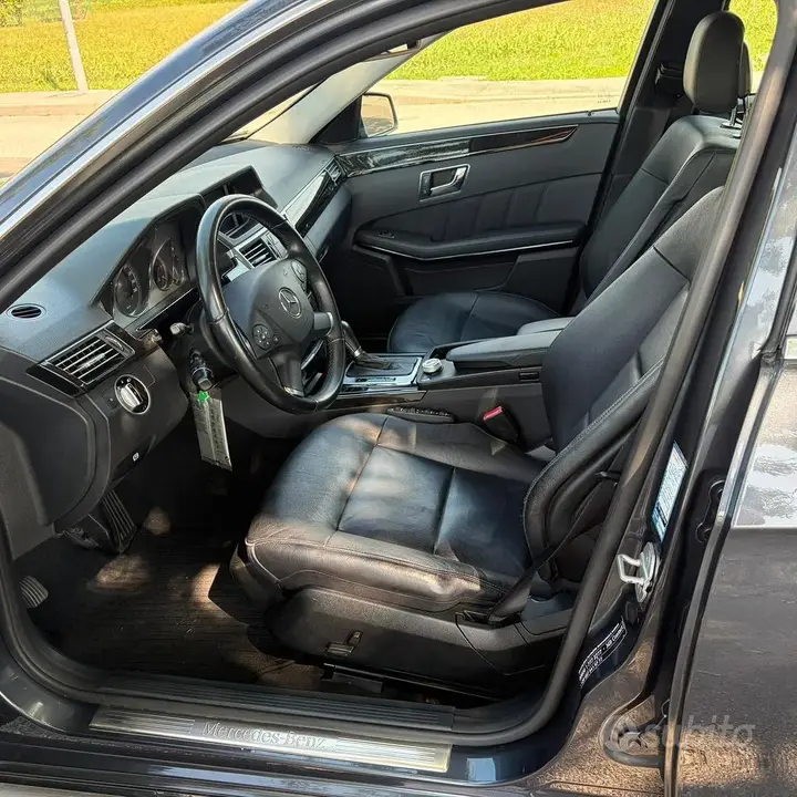 Mercedes-Benz E-Class 2011 photo 2