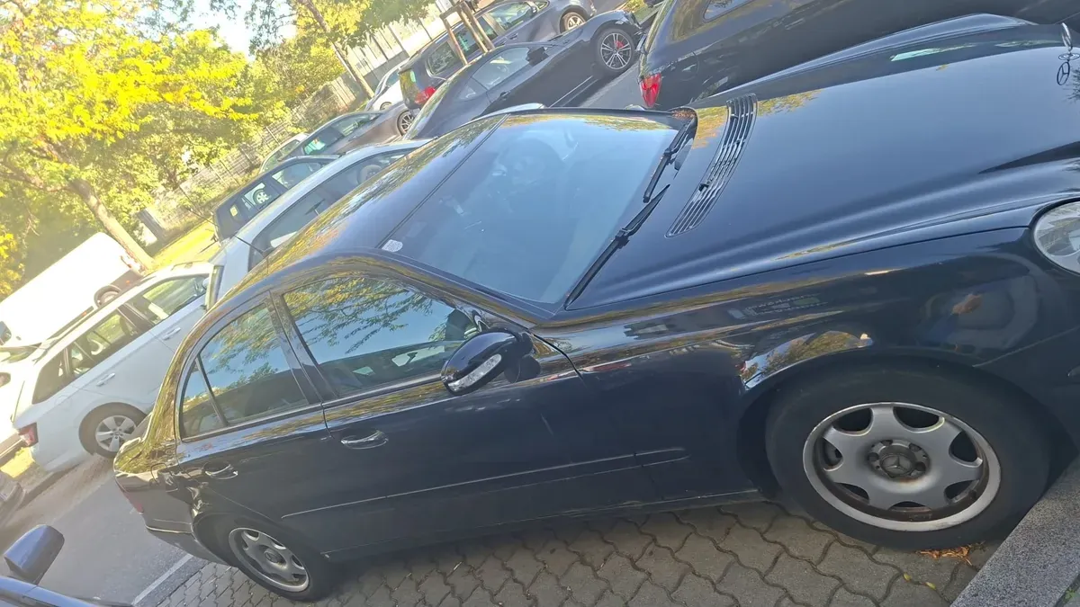 Mercedes-Benz E-Class 2006 photo 2