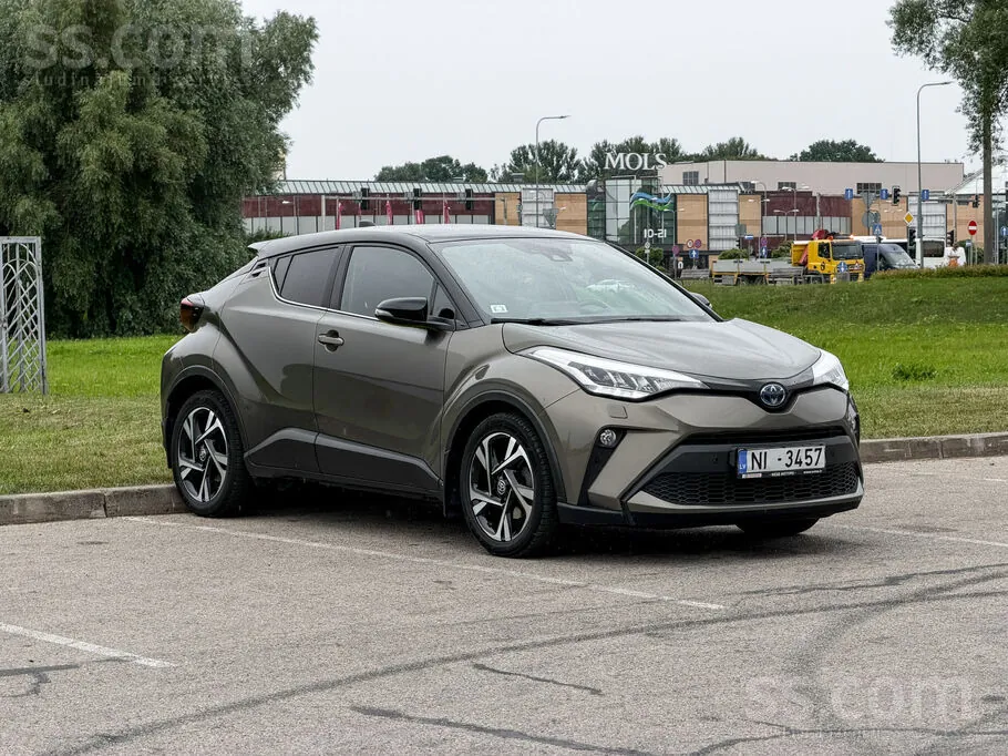 Toyota C-Hr 2022 photo 2
