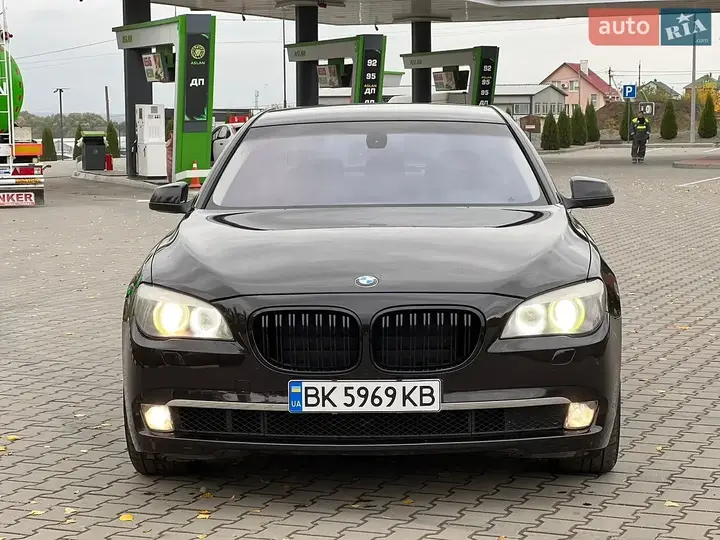 BMW 7 Series 2011 photo 4