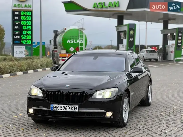 BMW 7 Series 2011 photo 3