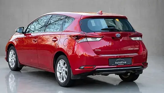 Toyota Auris 2017 photo 2