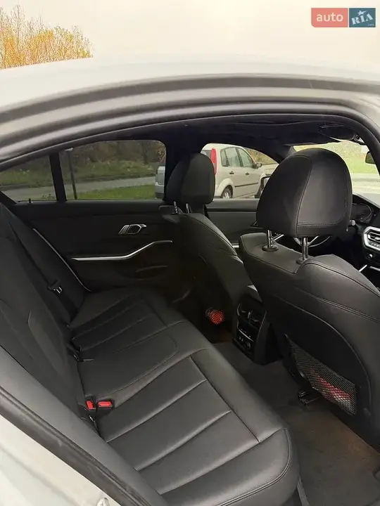BMW 3 Series 2019 photo 5