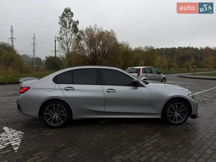 BMW 3 Series 2019 photo 3