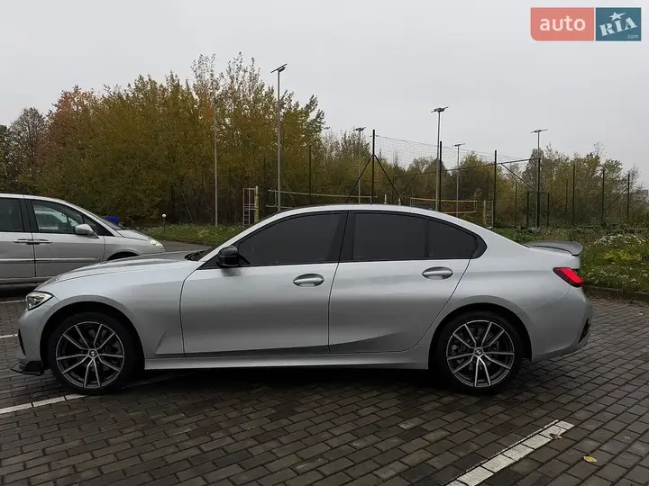 BMW 3 Series 2019 photo 2