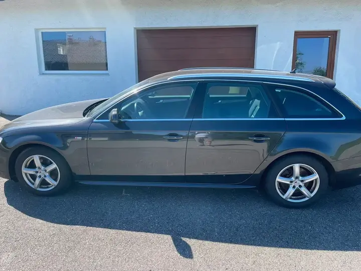Audi A4 2013 photo 2