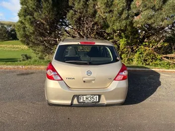 Nissan Tiida 2010 photo 2