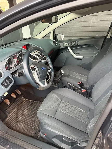 Ford Fiesta 2010 photo 4