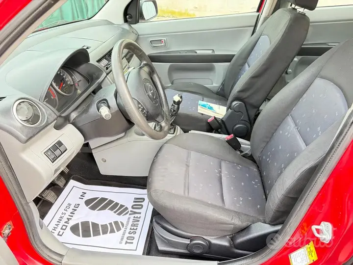 Mazda 2 2004 photo 3
