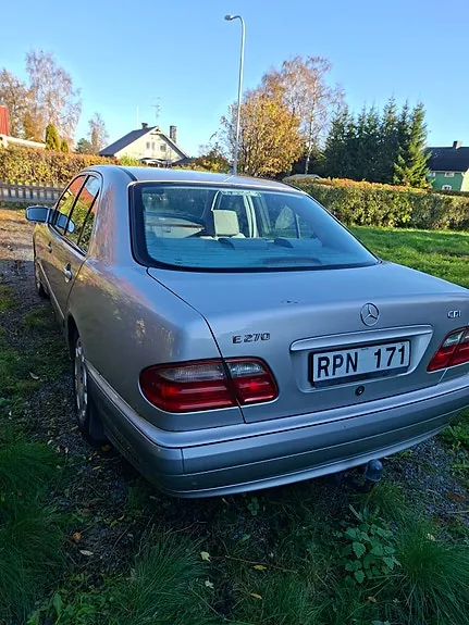 Mercedes-Benz E270 2000 photo 5