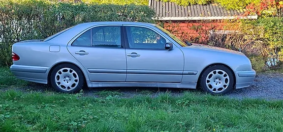 Mercedes-Benz E270