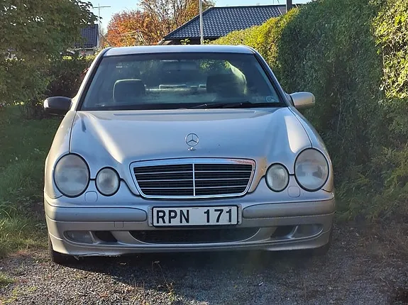 Mercedes-Benz E270 2000 photo 3