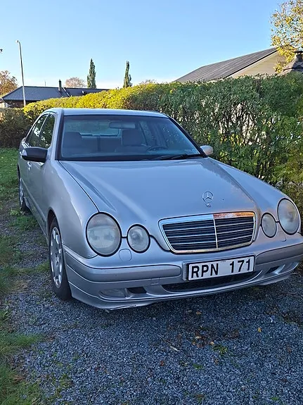Mercedes-Benz E270 2000 photo 2