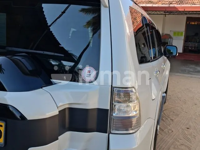 Mitsubishi Pajero 2015 photo 2