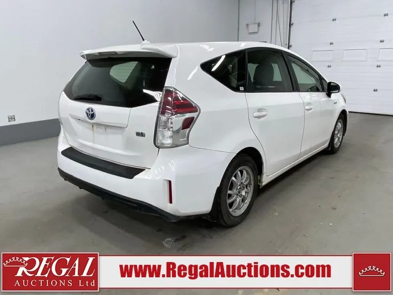 Toyota Prius V 2015 photo 3