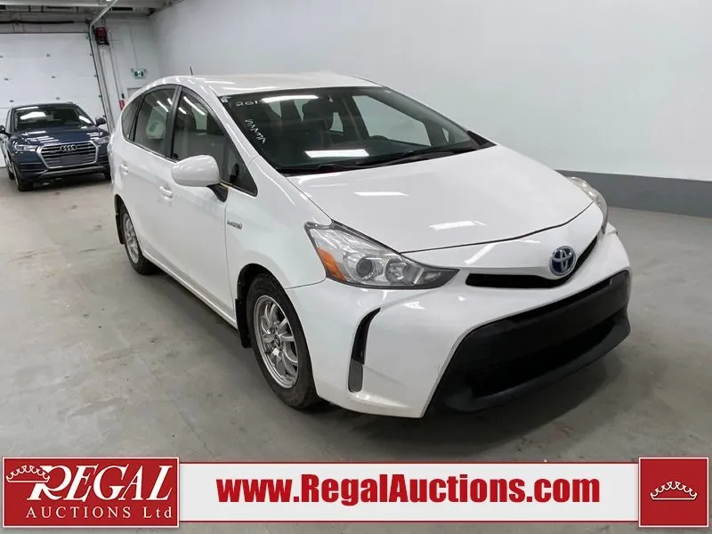 Toyota Prius V 2015 photo 2