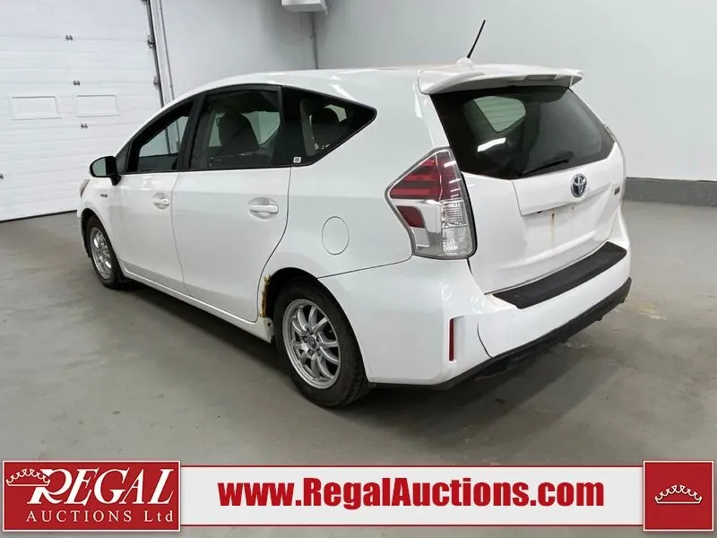 Toyota Prius V 2015 photo 4