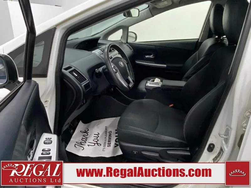 Toyota Prius V 2015 photo 5