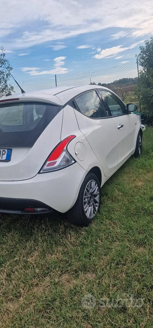 Lancia Ypsilon