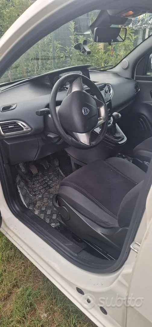 Lancia Ypsilon 2012 photo 4