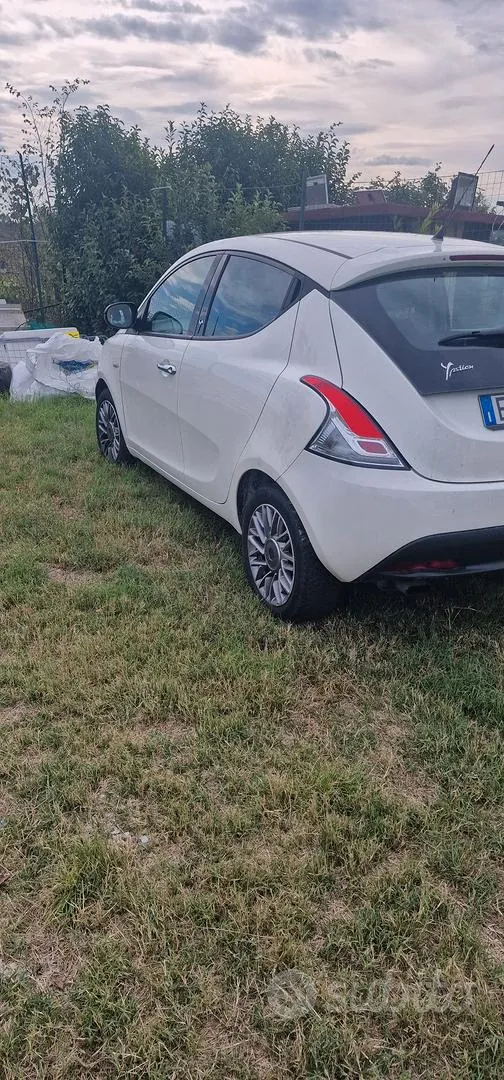 Lancia Ypsilon 2012 photo 2