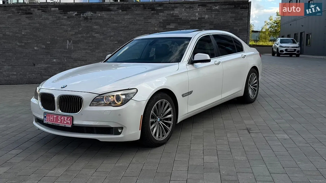 BMW 7 Series 2012 photo 2