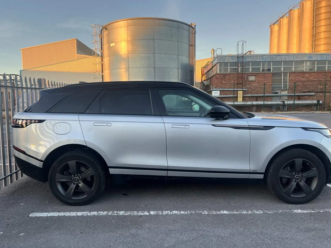 Land Rover Range Rover Velar 2019 photo 2