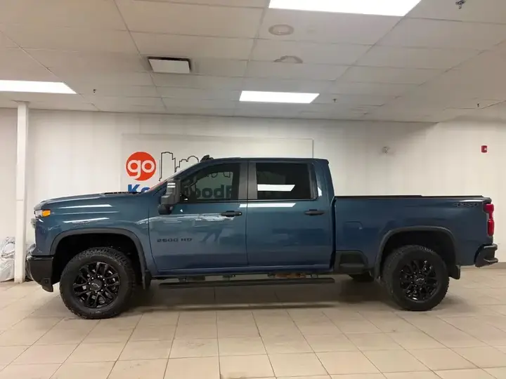 Chevrolet Silverado 2500 2025 photo 2