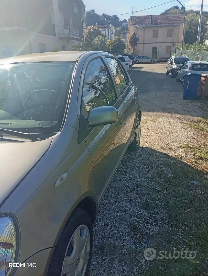Toyota Yaris 2003 photo 2