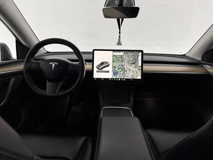 Tesla Model Y 2021 photo 2