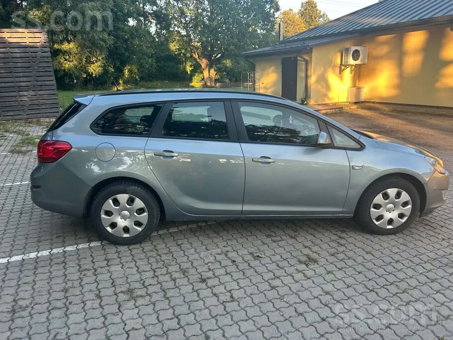 Opel Astra 2012 photo 4