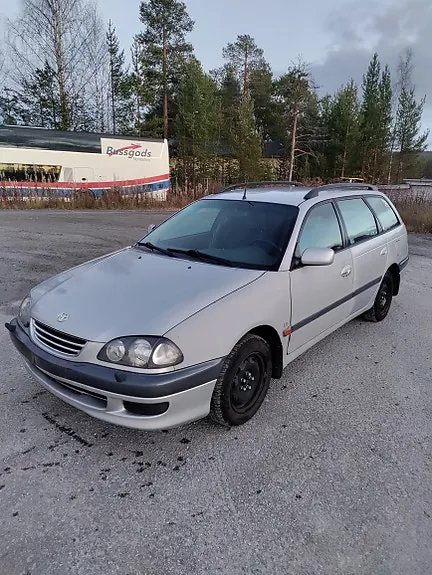 Toyota Avensis 1999 photo 3