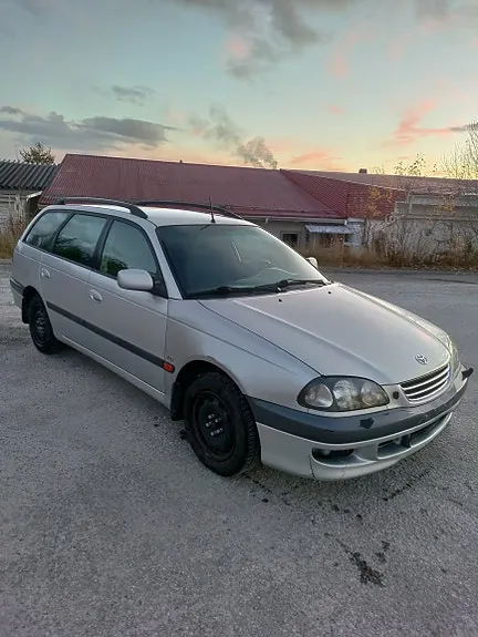 Toyota Avensis 1999 photo 4
