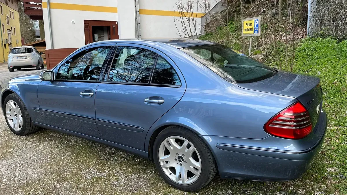 Mercedes-Benz E-Class 2002 photo 3