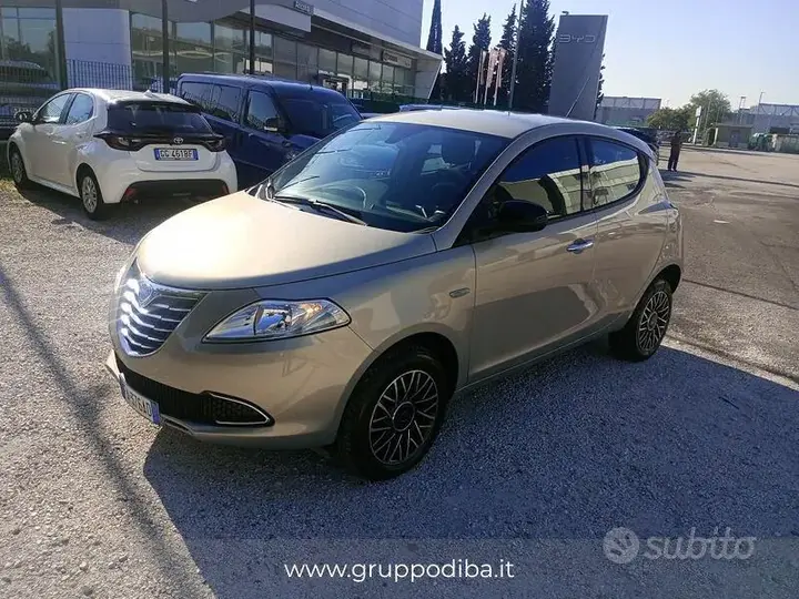 Lancia Ypsilon