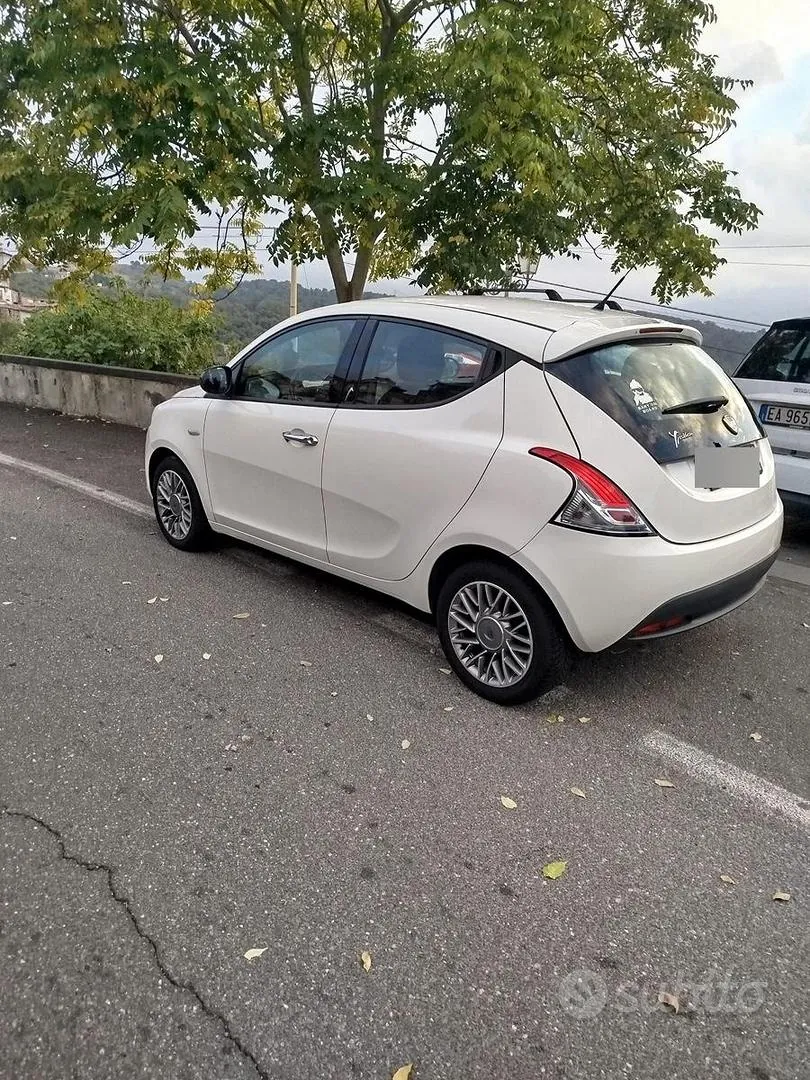 Lancia Ypsilon 2012 photo 2