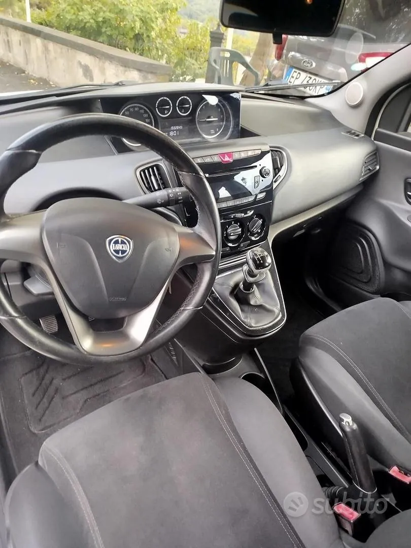Lancia Ypsilon 2012 photo 5