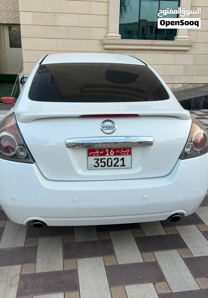 Nissan Altima 2011 photo 2
