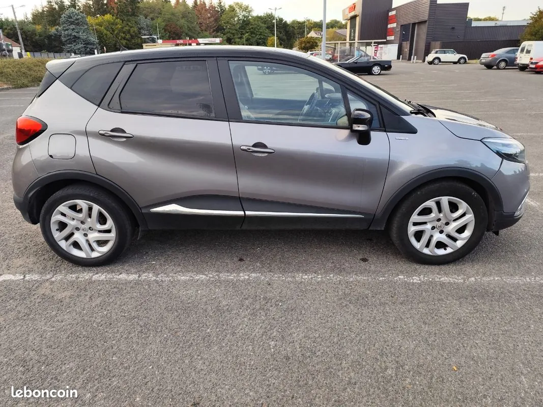 Renault Captur 2017 photo 2