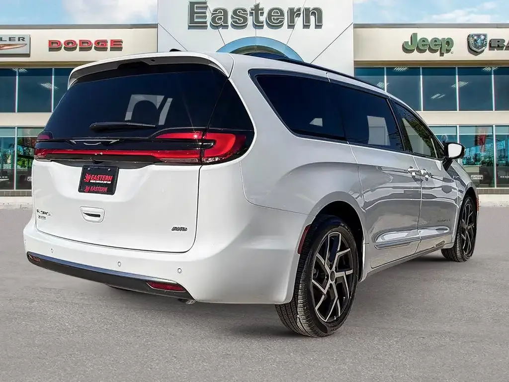 Chrysler Pacifica 2027 photo 5