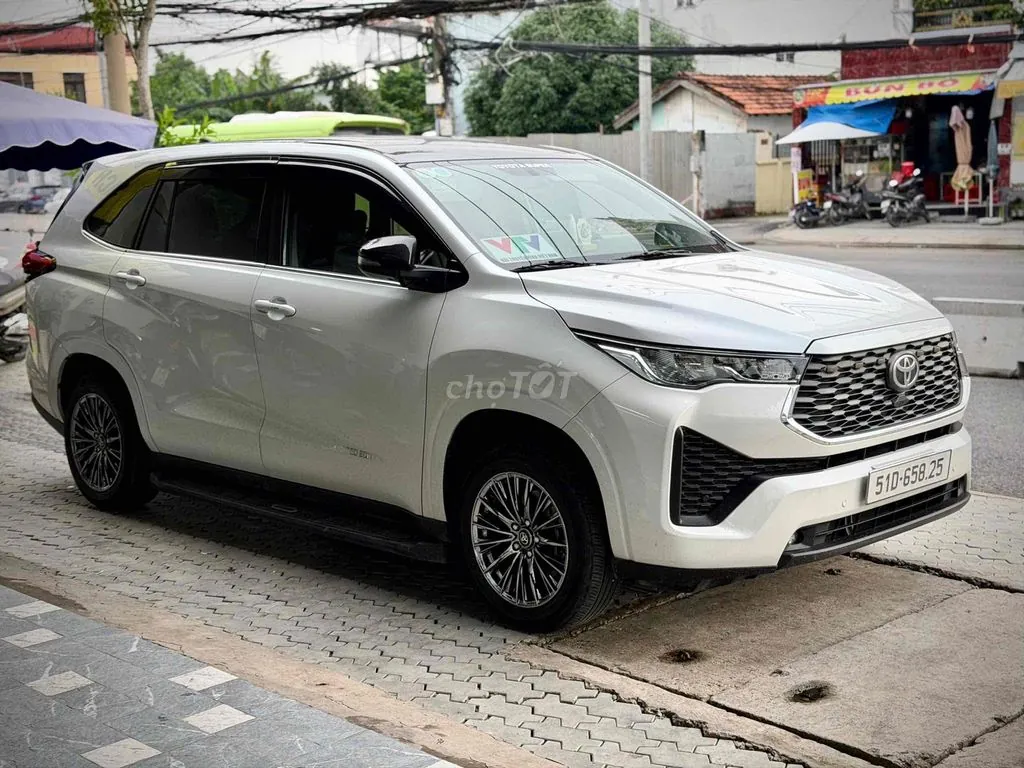 Toyota Innova 2025 photo 2