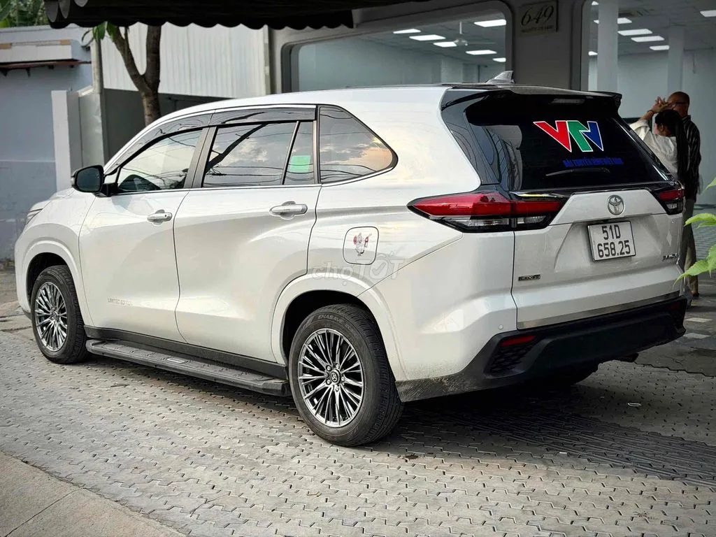 Toyota Innova 2025 photo 3