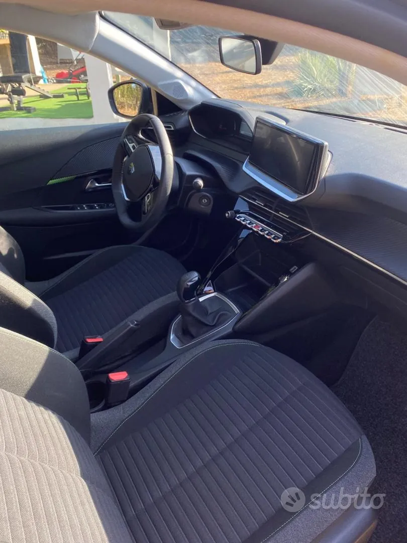 Peugeot 208 2024 photo 2