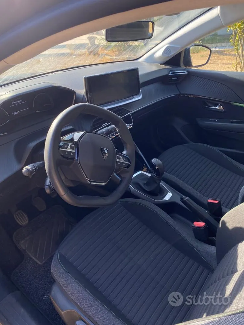Peugeot 208 2024 photo 3
