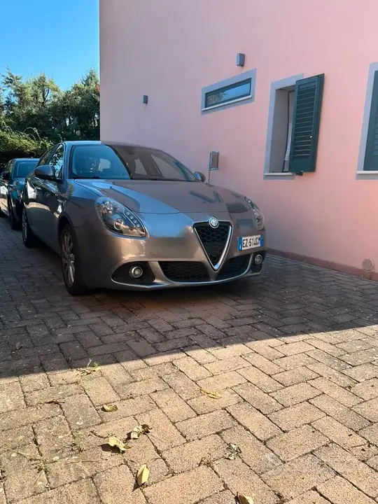 Alfa Romeo Giulietta 2015 photo 2
