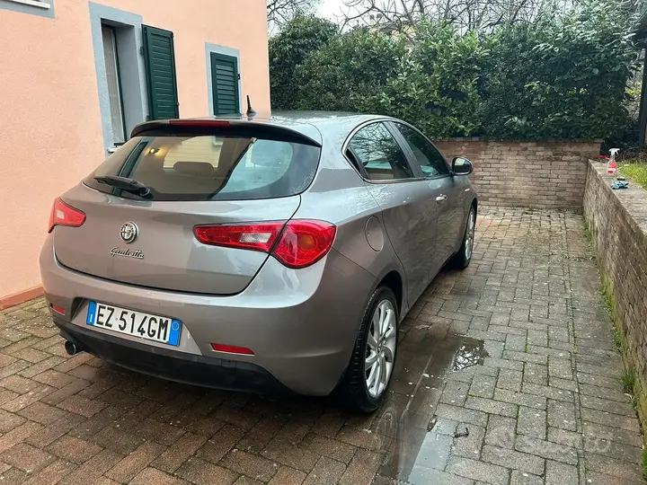 Alfa Romeo Giulietta 2015 photo 4