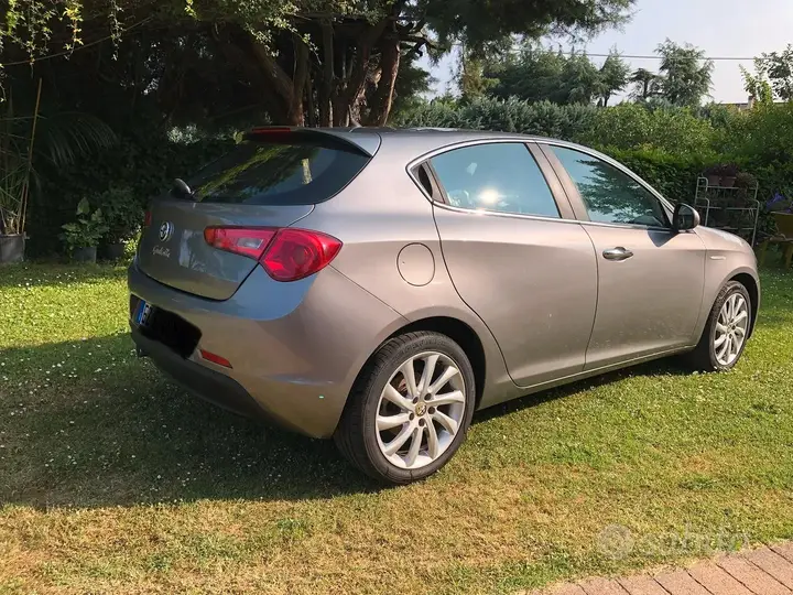 Alfa Romeo Giulietta 2015 photo 5