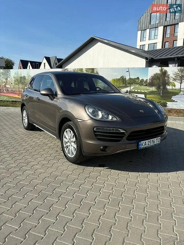 Porsche Cayenne 2012 photo 2